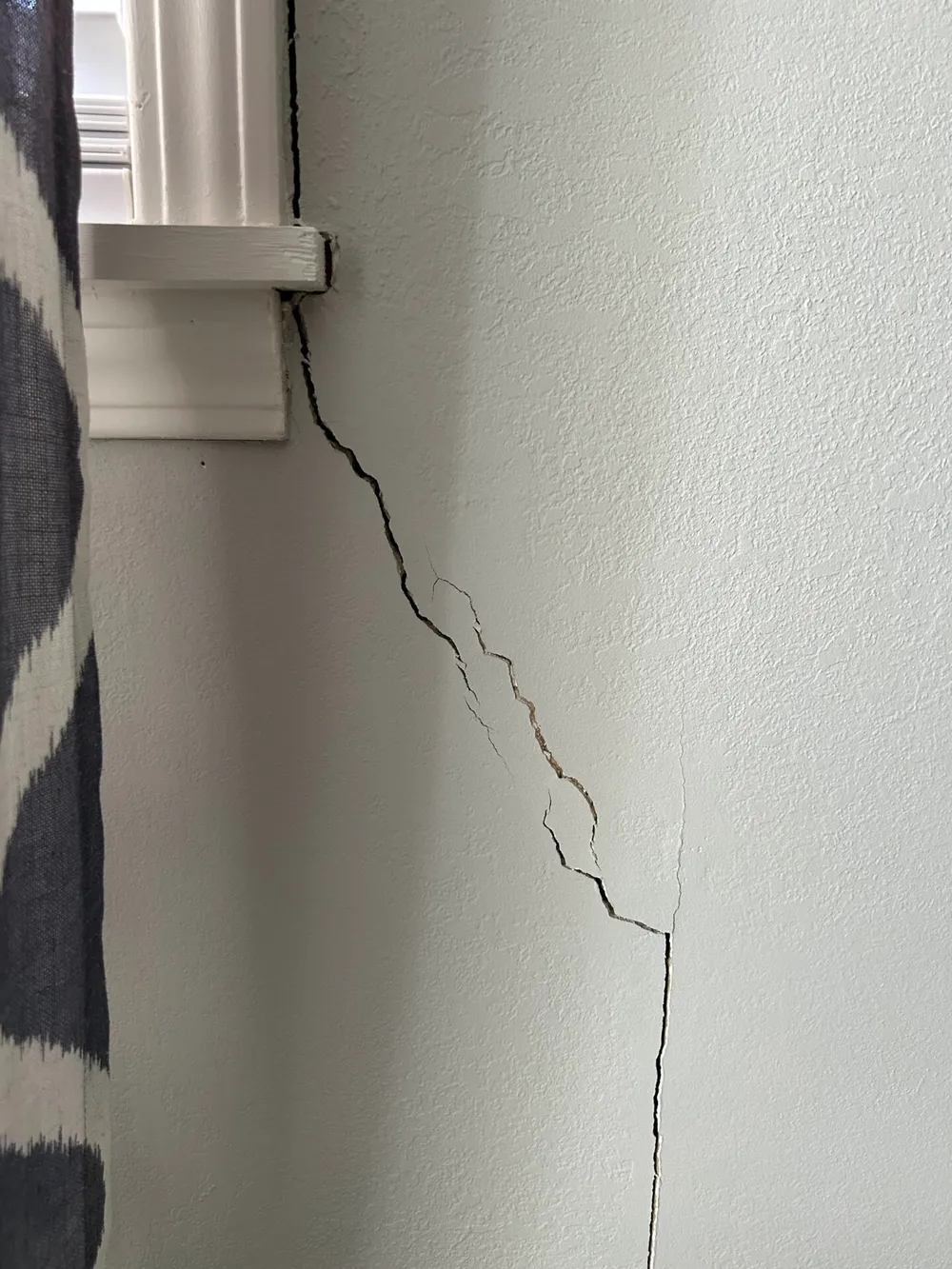 Cracks in Your Walls: What Type You Have and When to Call a Professional
